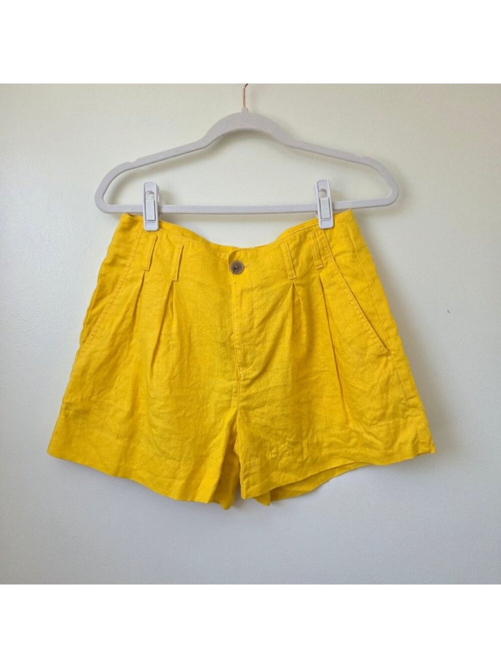 Banana Republic Yellow Linen Pleated Front Short Size 4